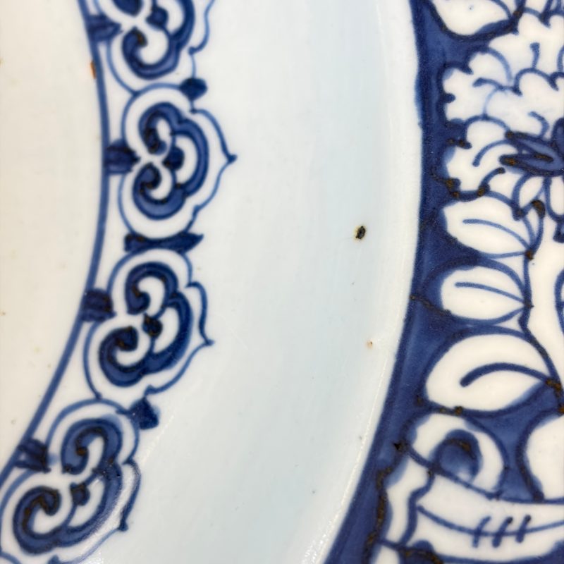 A Chinese blue and white dish with floral design - 图9