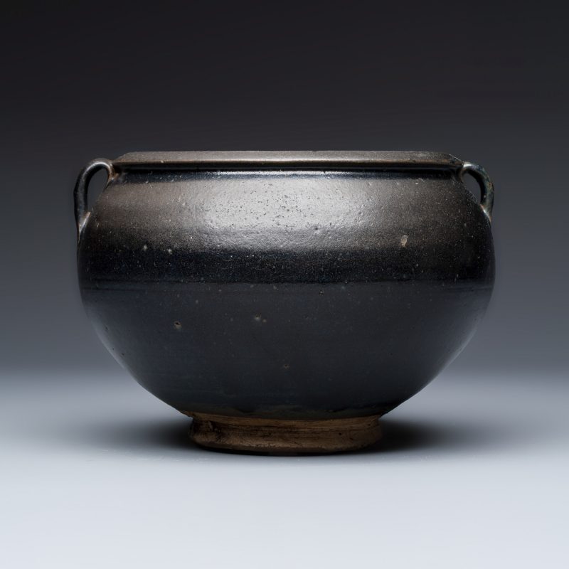 A Chinese Cizhou black-glazed jar with handles - 图2