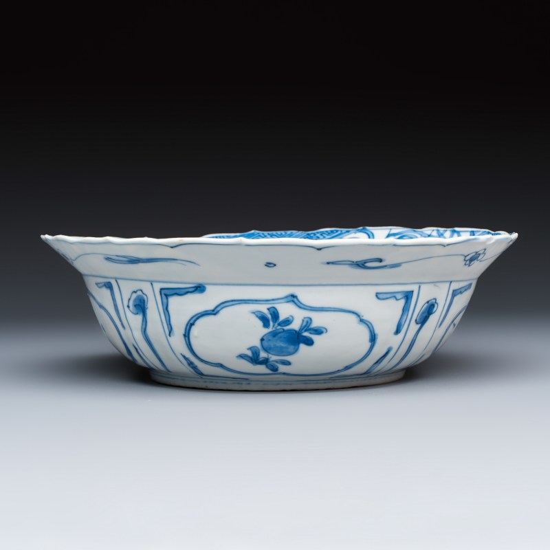 A Chinese blue and white 'Klapmuts' bowl - 图8