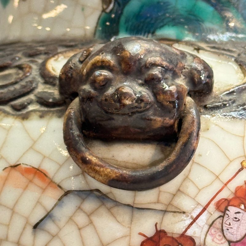 A pair of Chinese Nanking famille rose 'Warriors' vases - 图13