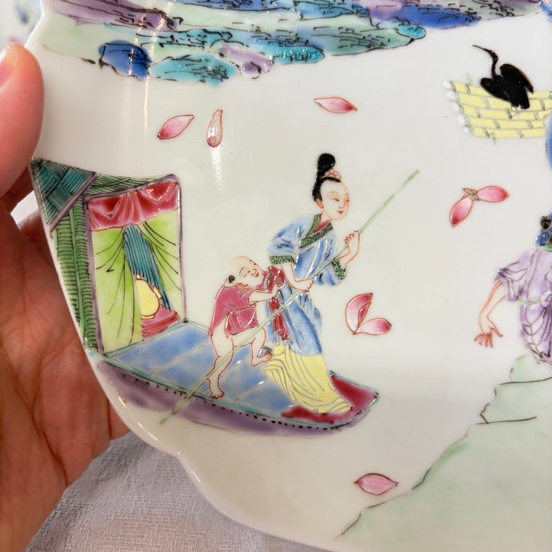 A pair of fine Chinese famille rose plates with figural design - 图15