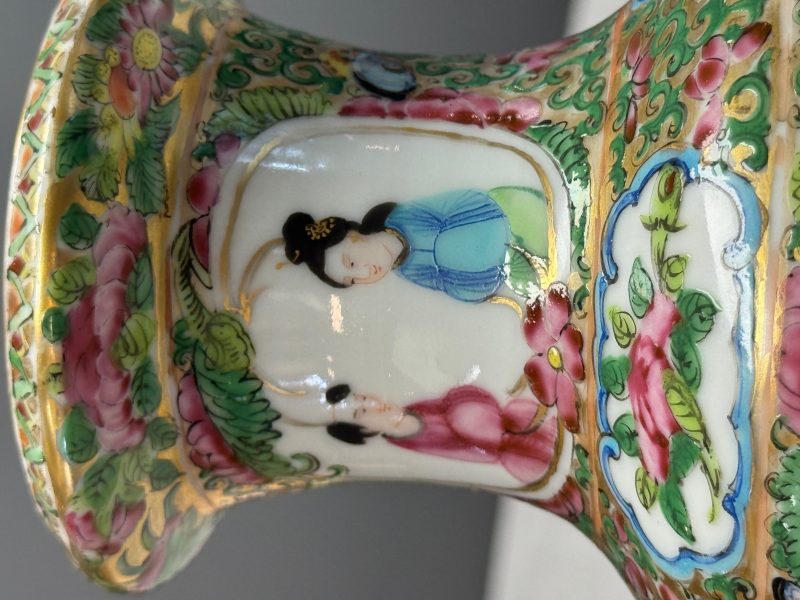 Four Chinese Canton famille rose vases and a covered bowl with figural design - 图48