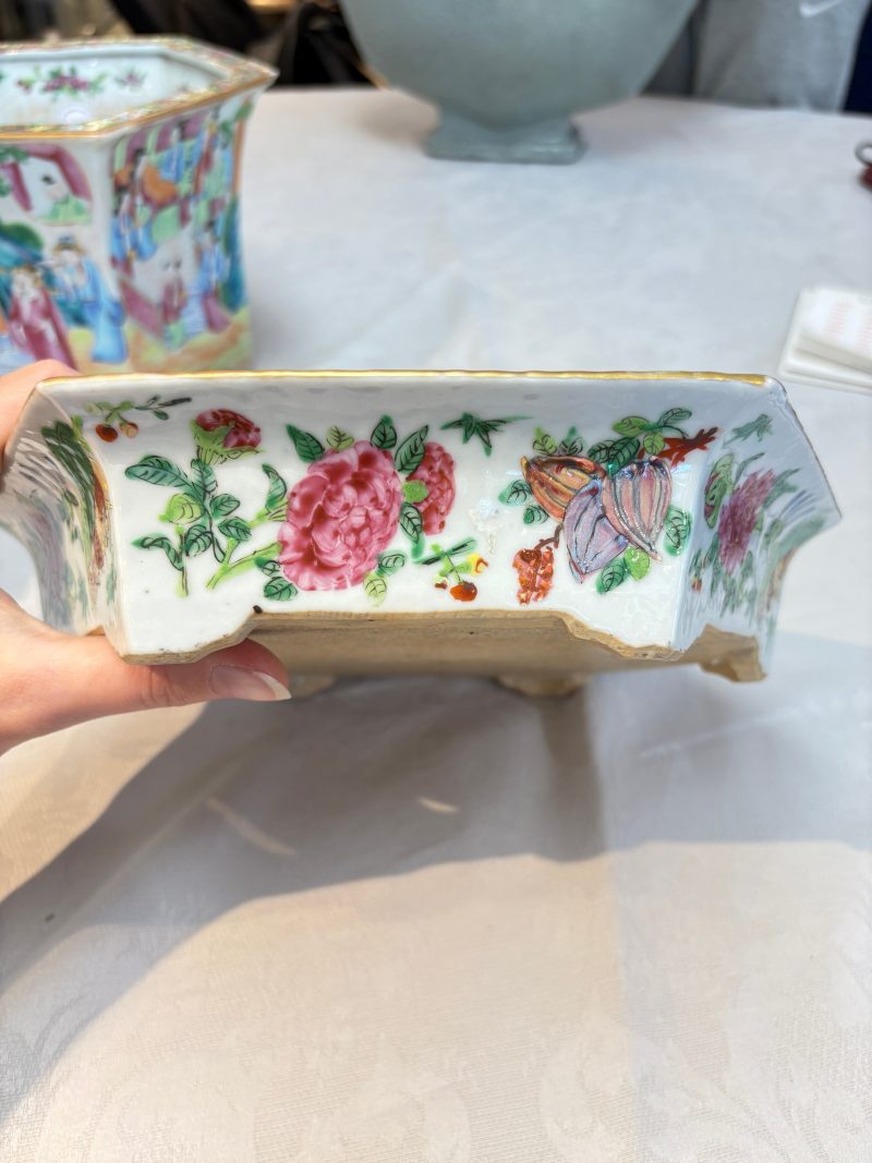A Chinese Canton famille rose hexagonal planter and stand with narrative design - 图24