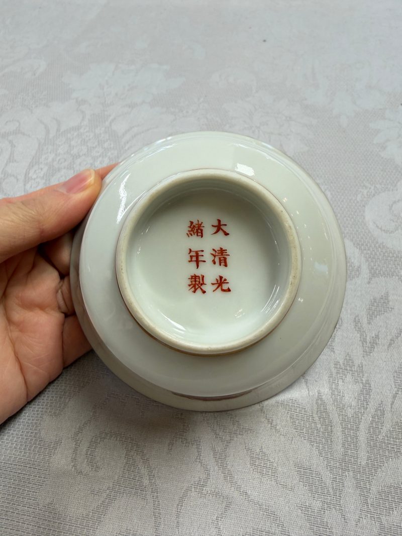 A fine Chinese iron-red and gilt-decorated 'Dragon' covered tea bowl with stand - 图26