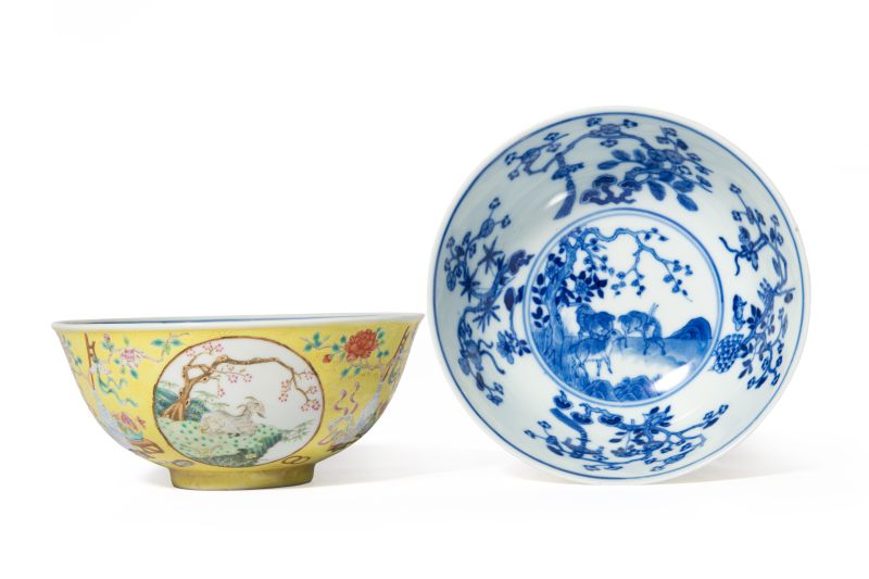 A pair of famille rose yellow-ground 'three rams' medallion bowls, Guangxu mark and of the period (1875-1908) - 图1