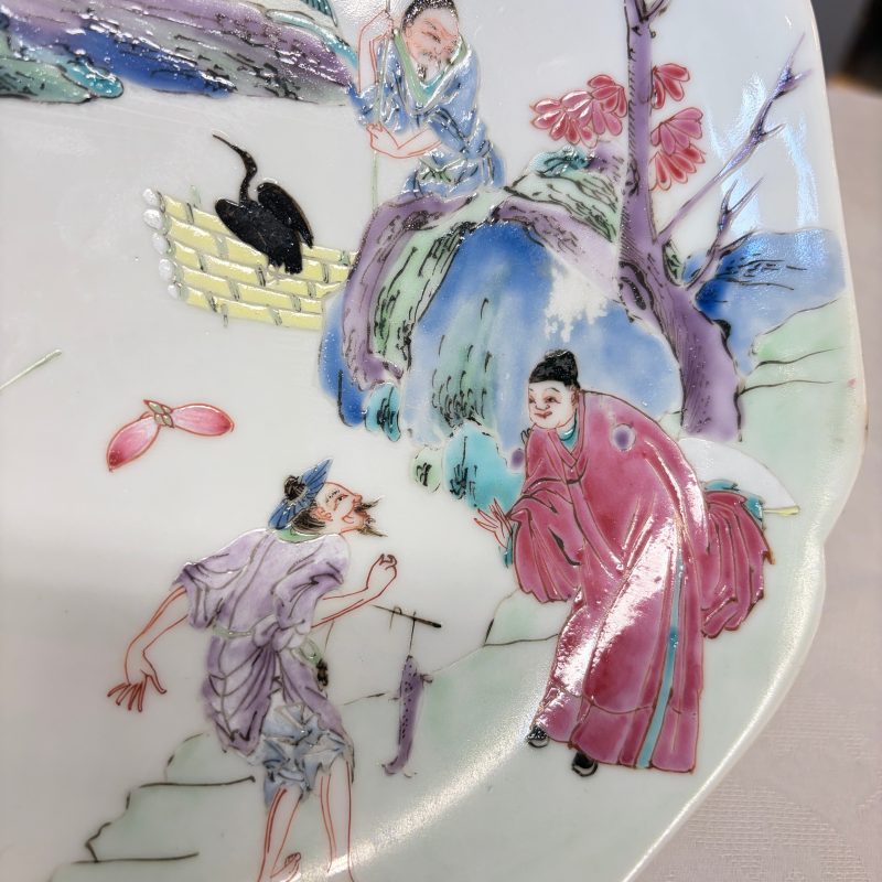 A pair of fine Chinese famille rose plates with figural design - 图16