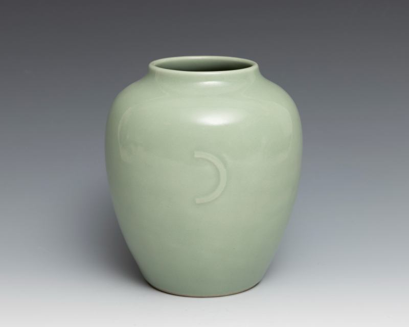 A celadon-glazed jar, Jiaqing mark and of the period (1796-1820) - 图2
