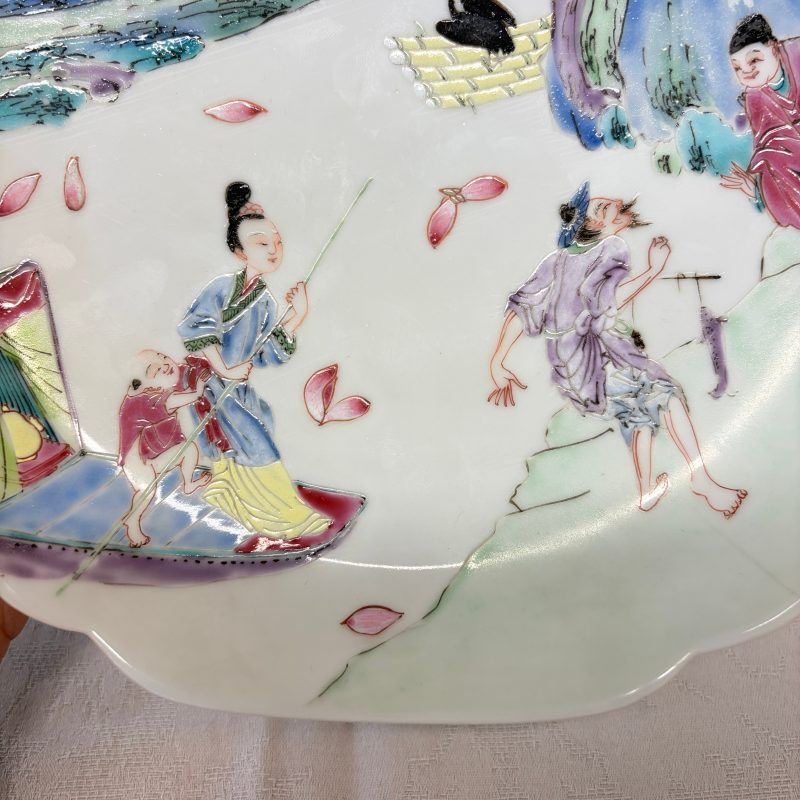 A pair of fine Chinese famille rose plates with figural design - 图17