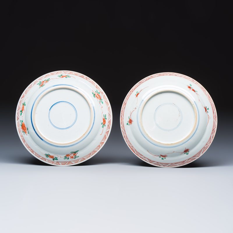 A pair of Chinese famille verte 'Bird among Willow and Flowering Branches' plates - 图2