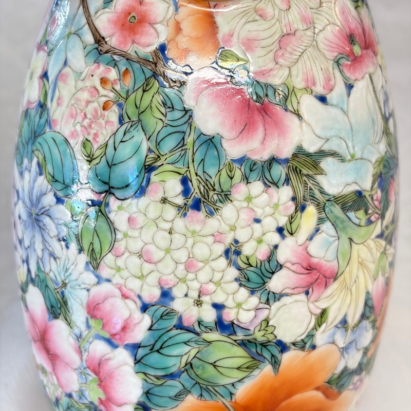 A pair of Chinese famille rose 'Millefleurs' vases with lion-head handles - 图29