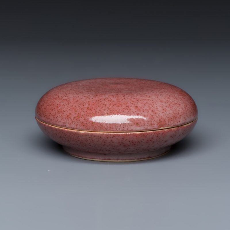 A Chinese peachbloom-glazed seal paste box - 图1