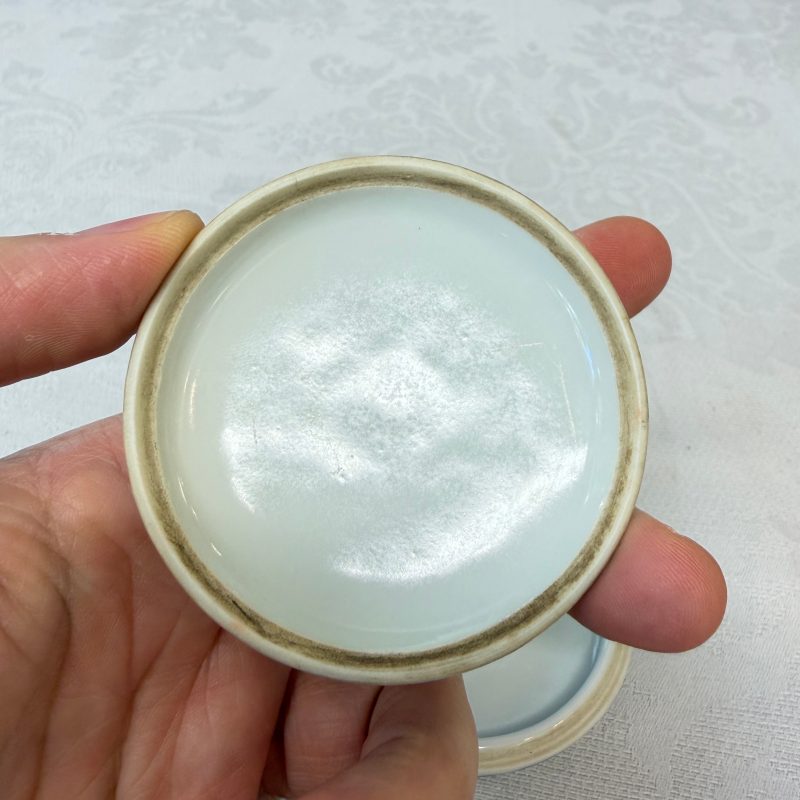 Two Chinese blue and white Wang Bu-style seal paste boxes and covers - 图11