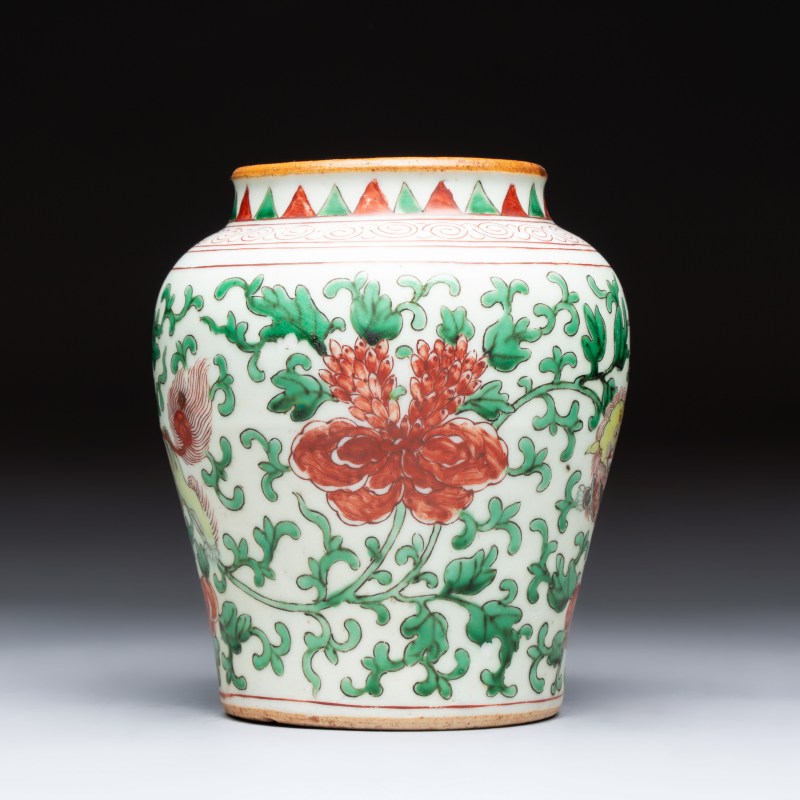 A small Chinese wucai 'Buddhist Lions and Peony Scrolls' jar - 图3