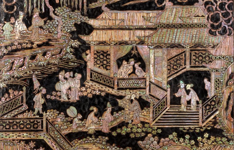 A mother-of-pearl-inlaid black-lacquer square dish, Yuan–Ming dynasty | 元至明　黑漆嵌螺鈿樓閣人物圖四方盤 - 图2