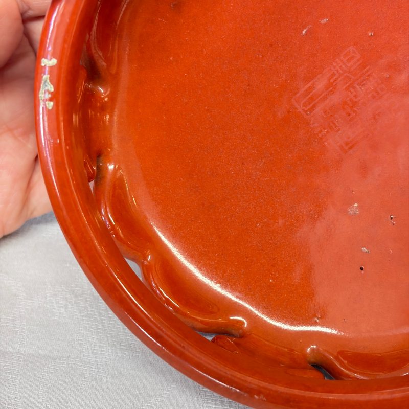 A Chinese gilt-decorated coral-red-glazed stand - 图21