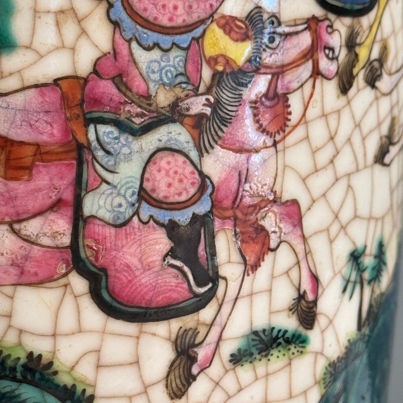 A pair of Chinese Nanking famille rose 'Warriors' vases - 图14