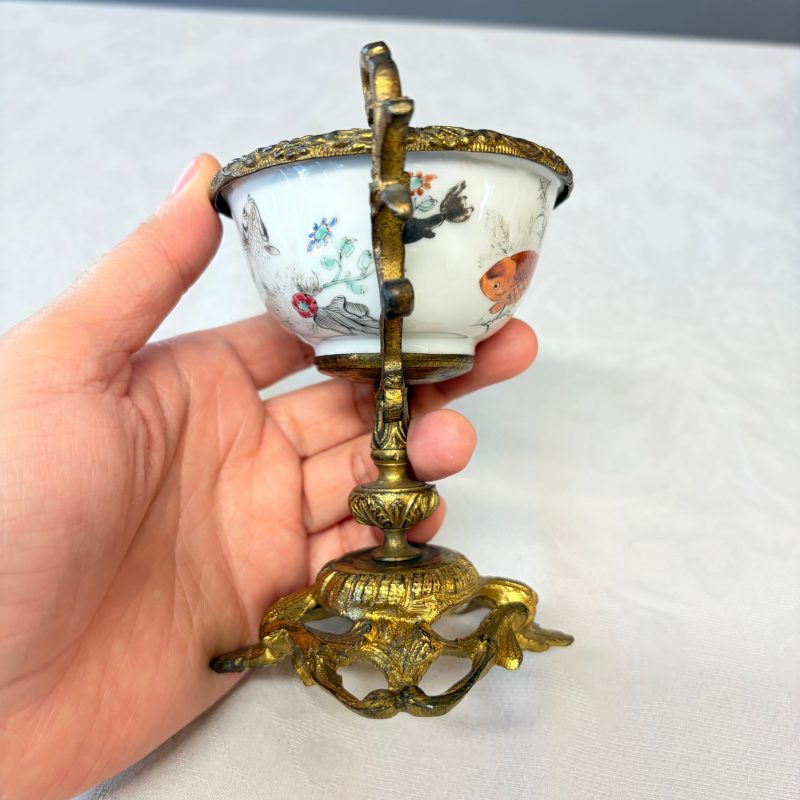 11 Chinese famille rose wares, one with gilt-bronze mounts - 图48