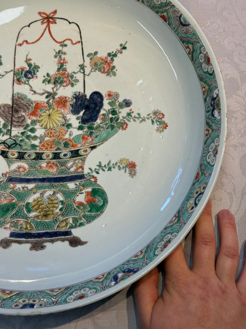 A Chinese famille verte 'Flower Basket' dish - 图6