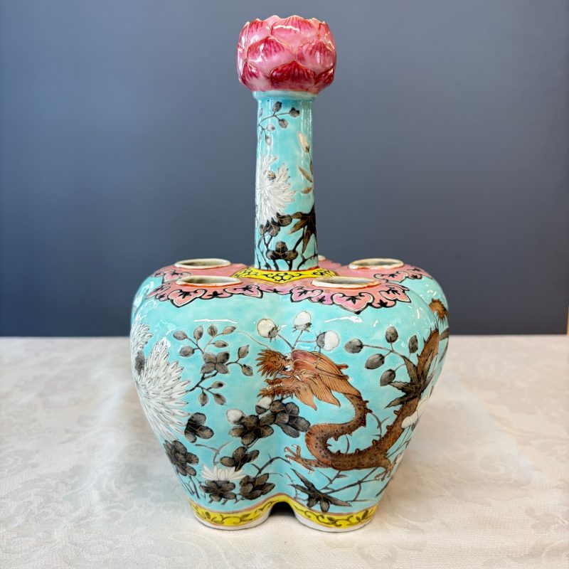 A Chinese famille rose turquoise-ground Dayazhai-style 'Dragons' vase - 图9
