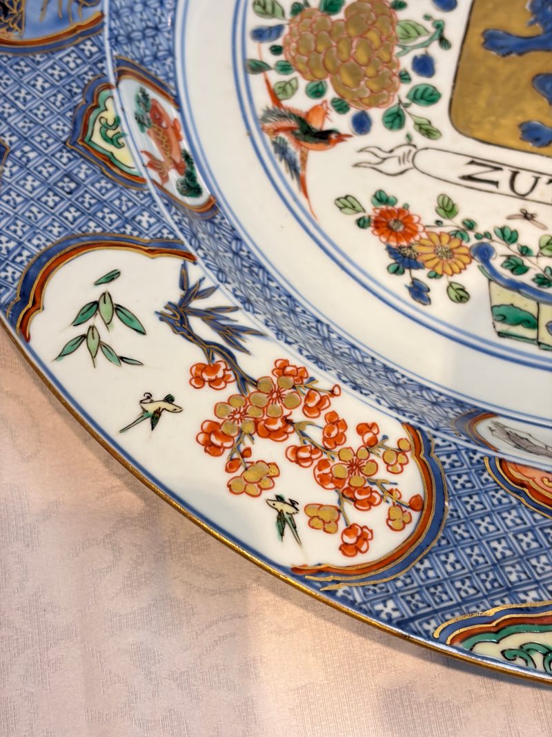 A large Chinese famille verte armorial 'Provinces' dish with the arms of Zutphen - 图7