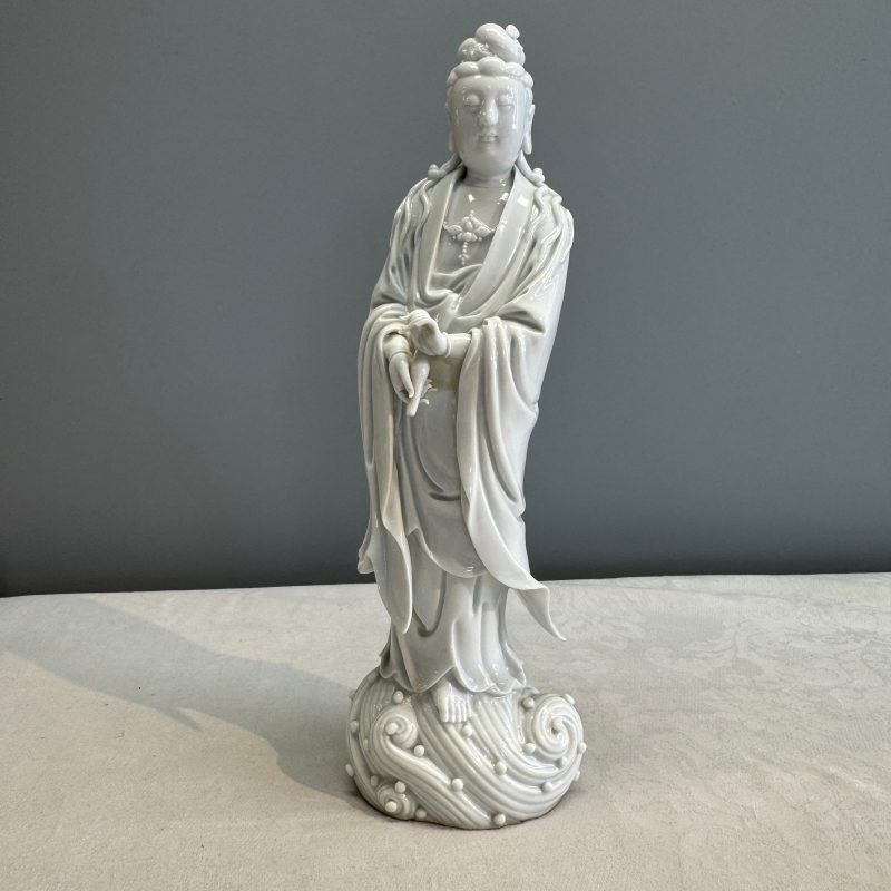 A Chinese Dehua blanc de Chine figure of Guanyin - 图8
