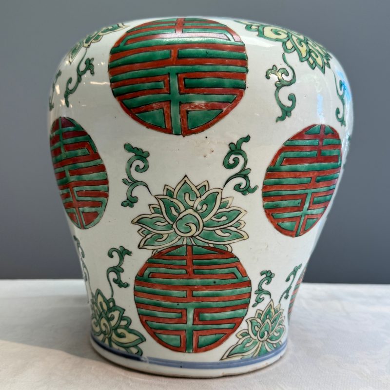 A Chinese famille verte 'Lotus and Shou' vase - 图10