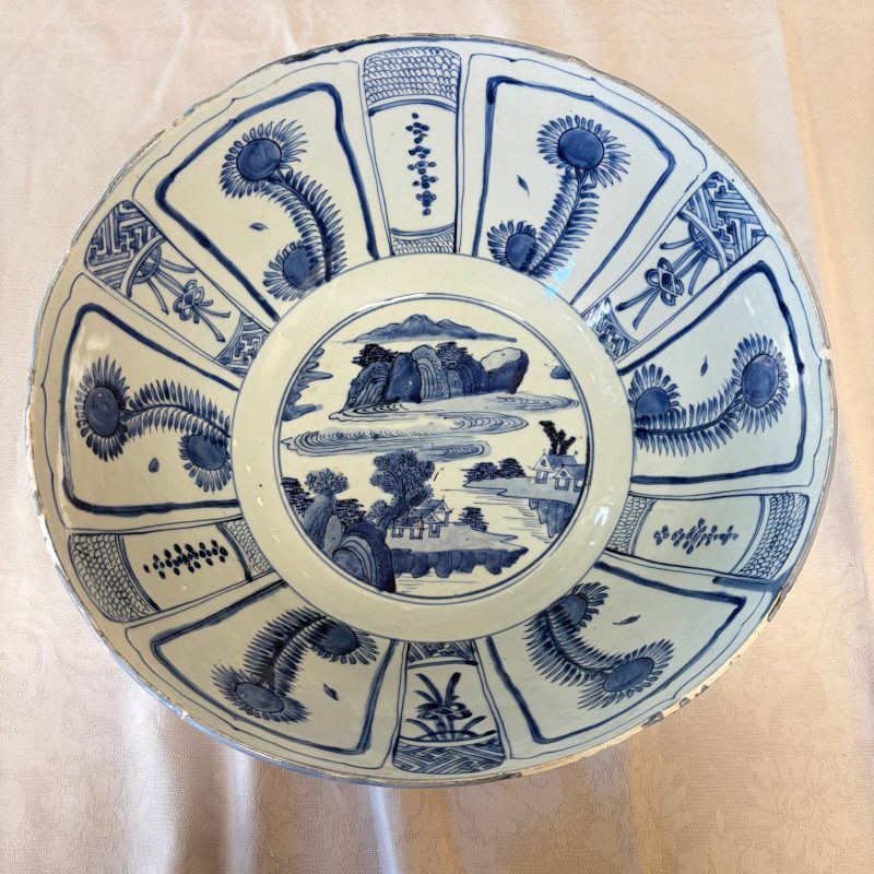 A large Chinese 'Kraak' blue and white 'Mountainous Landscape' bowl - 图16
