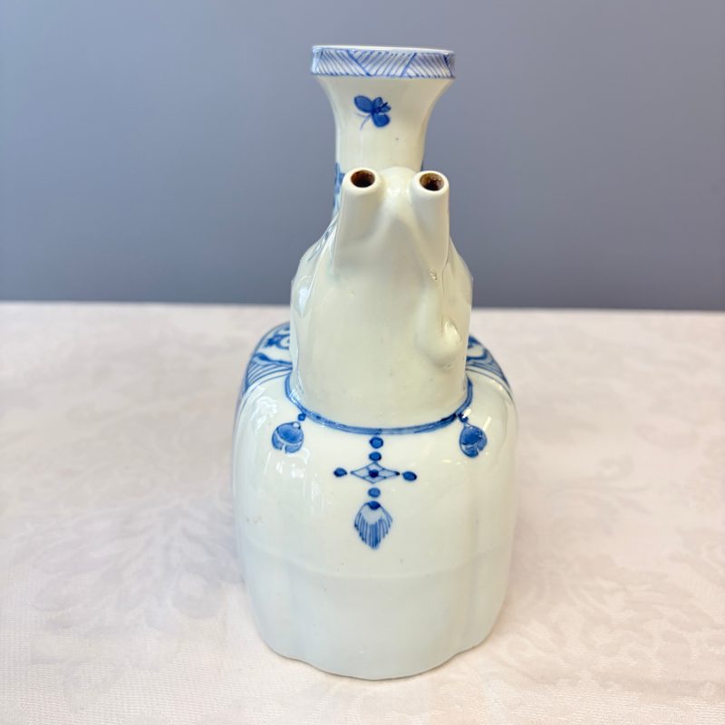 A Chinese blue and white 'Elephant' kendi - 图12