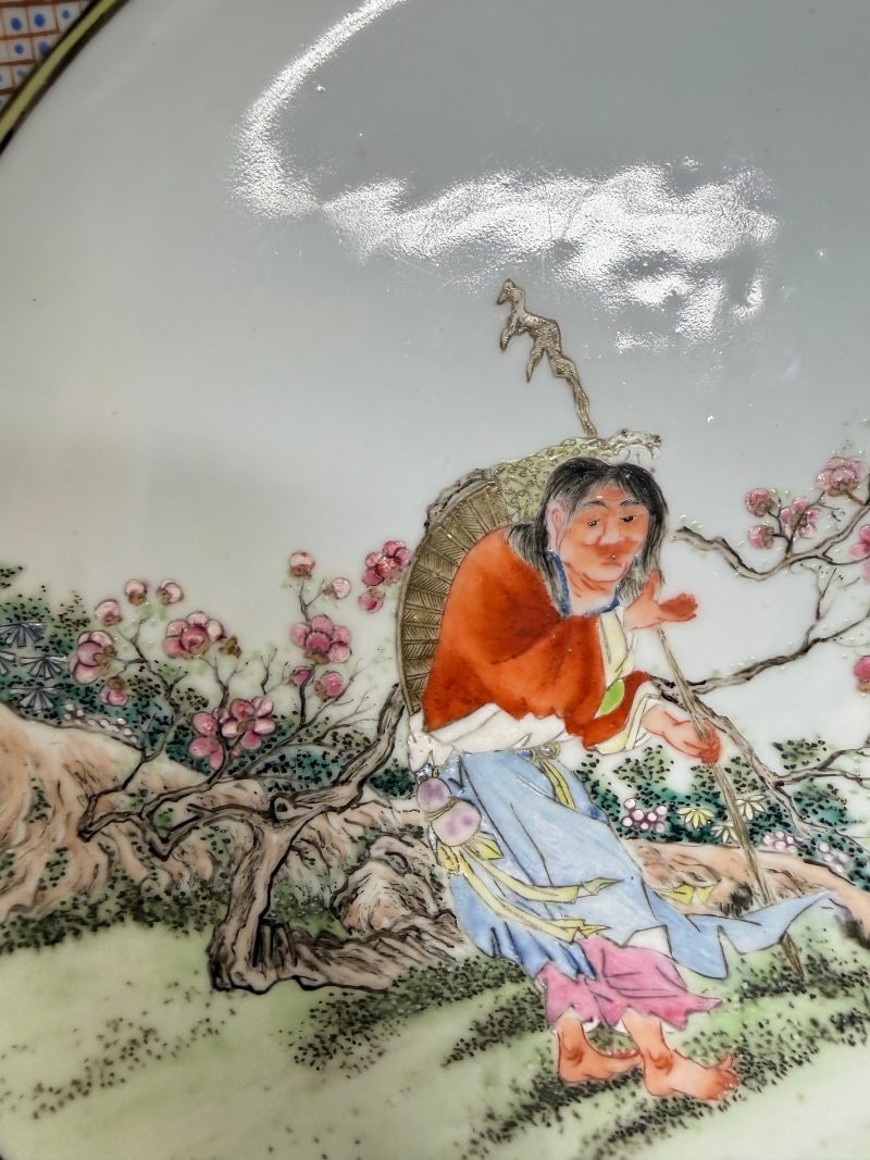 A Chinese famille rose 'Liuhai and the Three-Legged Toad' dish - 图7