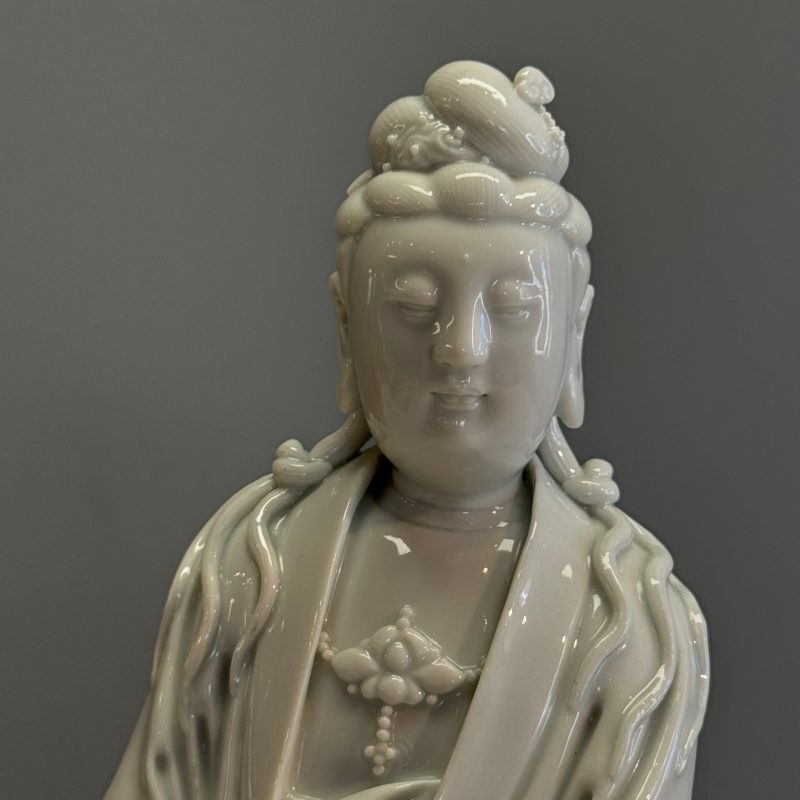 A Chinese Dehua blanc de Chine figure of Guanyin - 图9