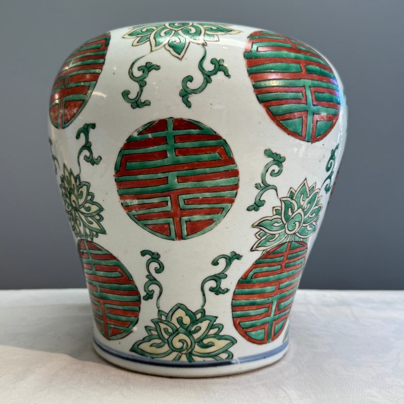 A Chinese famille verte 'Lotus and Shou' vase - 图9
