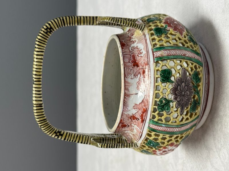 A rare Chinese verte biscuit reticulated basket - 图12