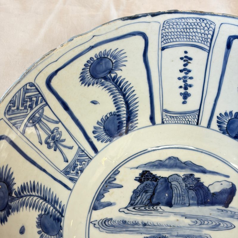 A large Chinese 'Kraak' blue and white 'Mountainous Landscape' bowl - 图17