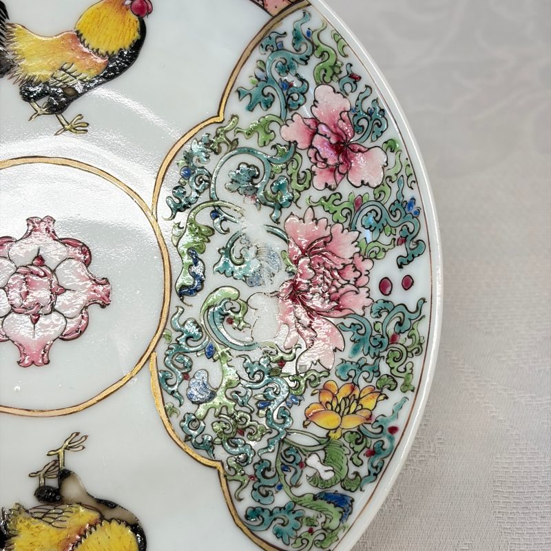 A pair of fine Chinese famille rose 'Rooster' tea bowls and saucers - 图14