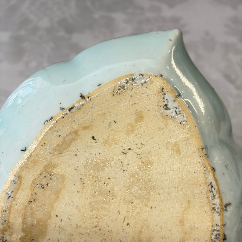 A pair of Chinese famille rose leaf-shaped saucers with figural design - 图12