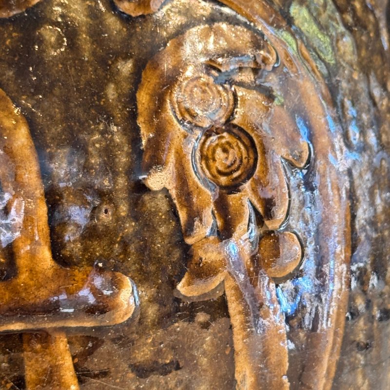 月中桂丹 | A Chinese brown-glazed slip-decorated 'Yue Zhong Dan Gui 月中桂丹' jar - 图14