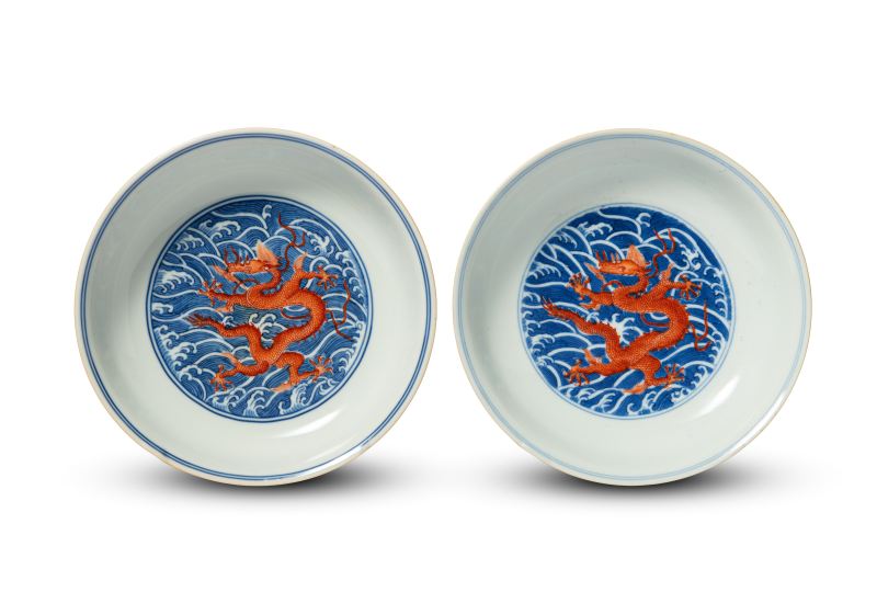 A pair of iron-red and underglaze-blue-decorated 'dragon' dishes, Daoguang mark and of the period (1821-1850) - 图1