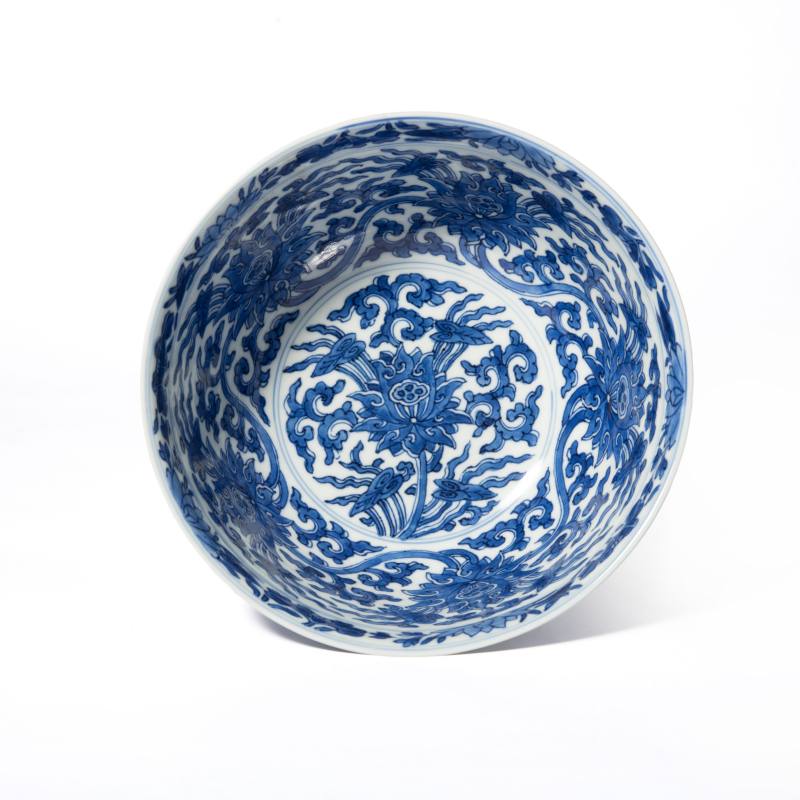 A blue and white 'lotus' bowl, Kangxi mark and of the period (1662-1722) - 图2
