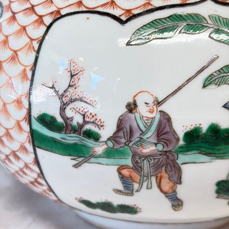 A pair of Chinese famille verte bottle vases with narrative design - 图22