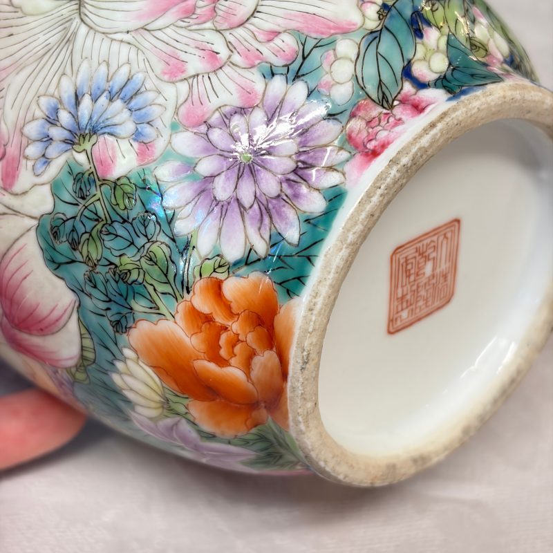 A pair of Chinese famille rose 'Millefleurs' vases with lion-head handles - 图31