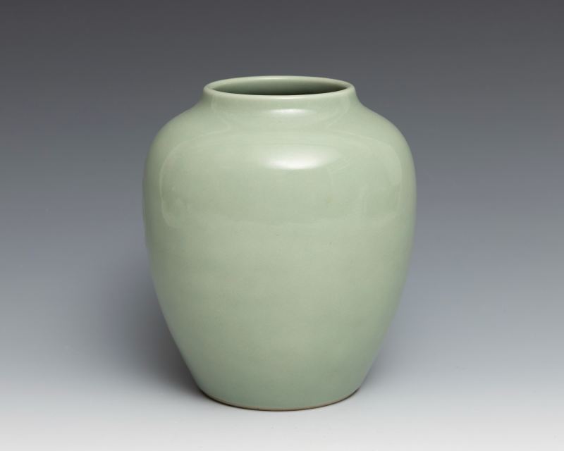 A celadon-glazed jar, Jiaqing mark and of the period (1796-1820) - 图3