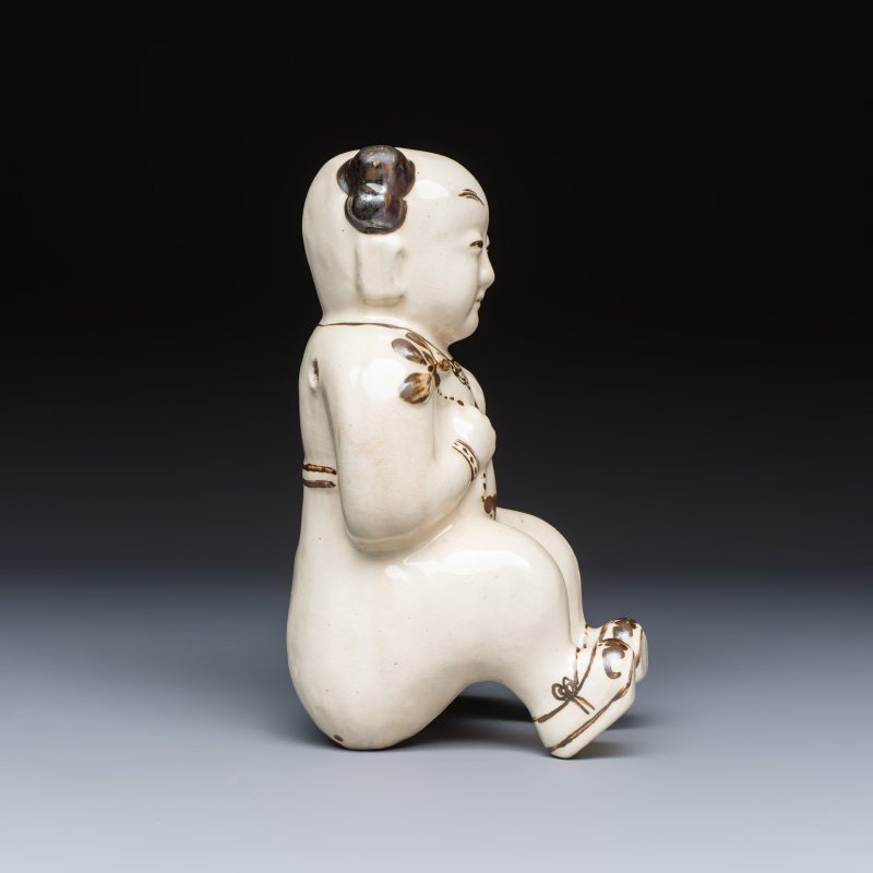 A Chinese Cizhou figure of a seated boy - 图5