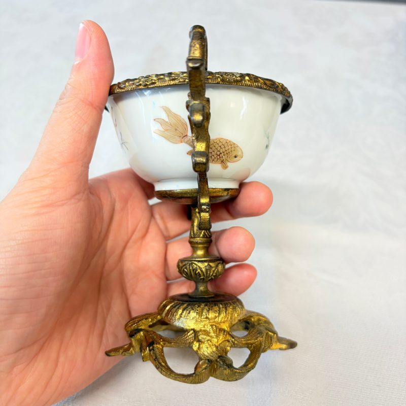 11 Chinese famille rose wares, one with gilt-bronze mounts - 图50