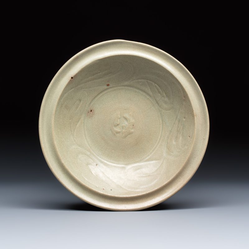 Two Chinese qingbai plates and a Longquan celadon plate - 图4