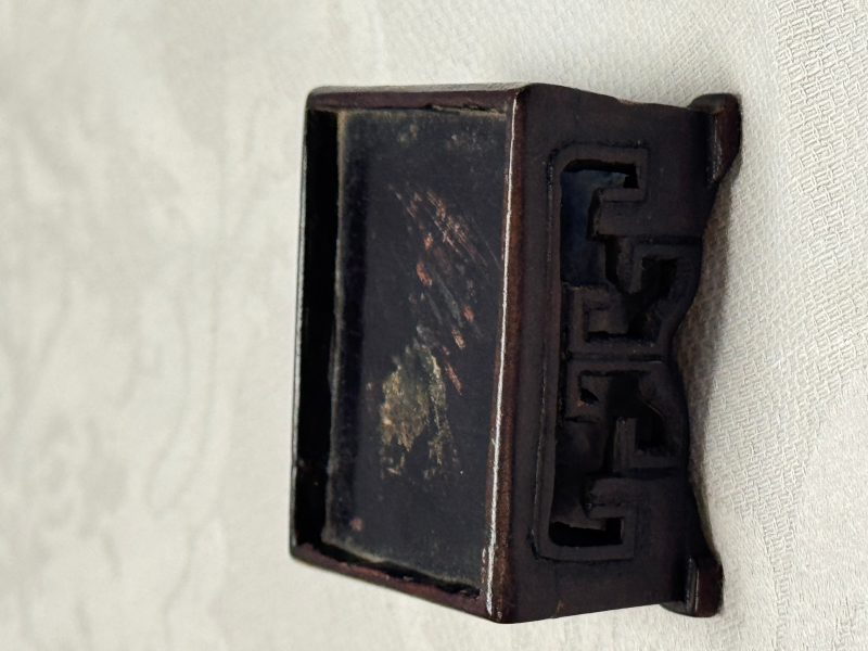 A pair of Chinese aubergine-glazed openworked square brush pots on later wooden stands - 图42