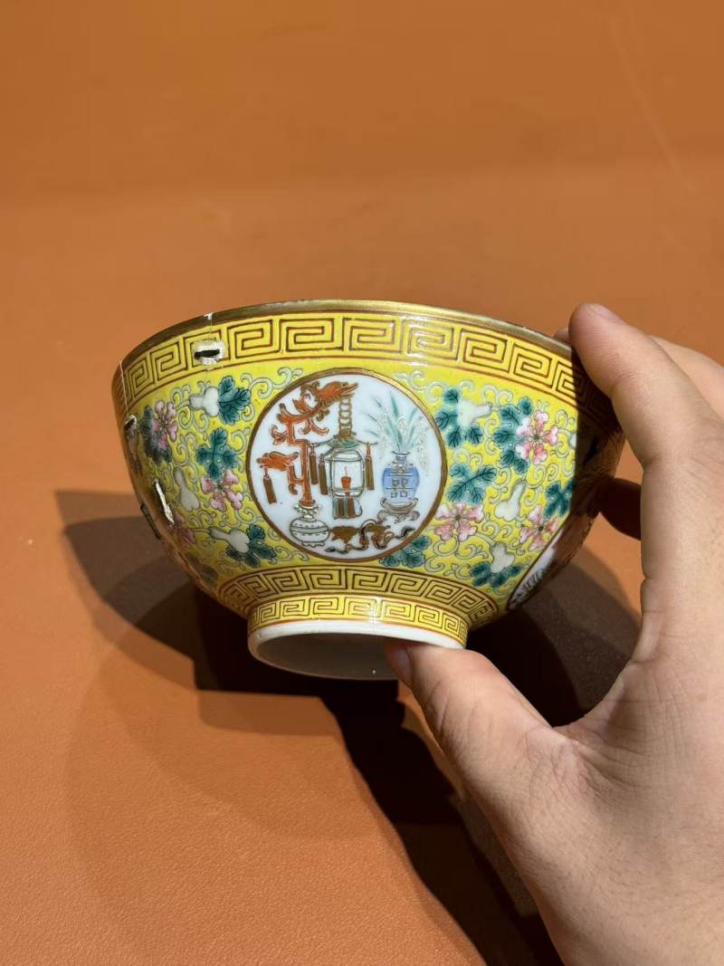 清光绪 黄地粉彩福禄万代开光五谷丰登图碗 - 图6
