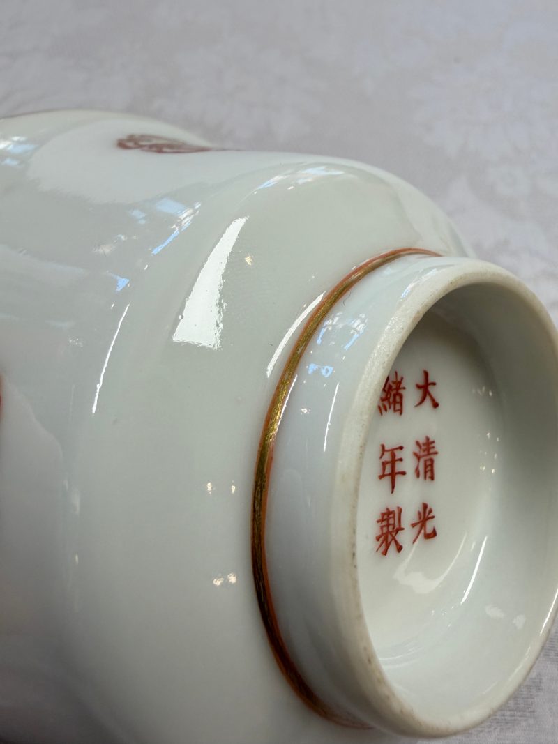 A fine Chinese iron-red and gilt-decorated 'Dragon' covered tea bowl with stand - 图28