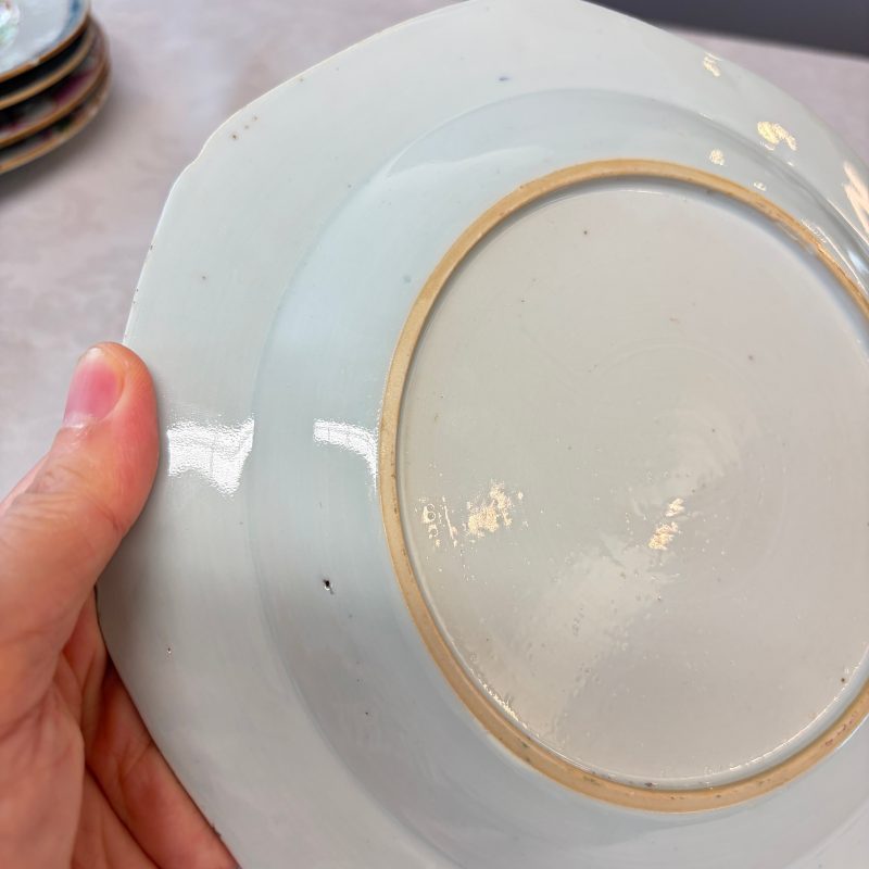 A pair of octagonal Chinese famille rose plates with a boat on a river - 图11