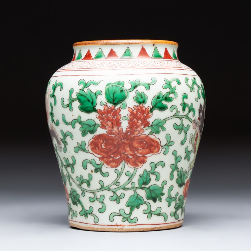 A small Chinese wucai 'Buddhist Lions and Peony Scrolls' jar - 图5