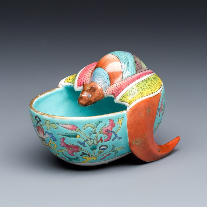A Chinese famille rose bat-form water pot - 图1
